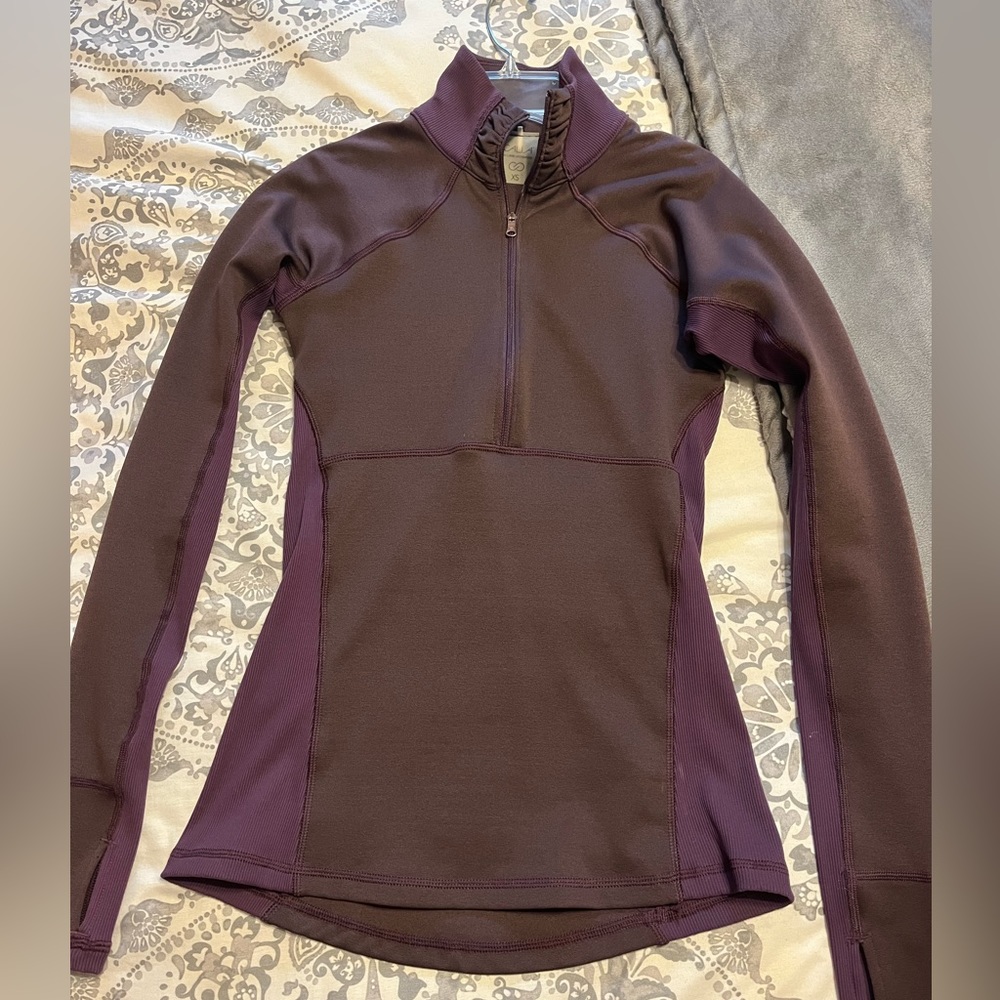 Adorable fitted half-zip from Calia